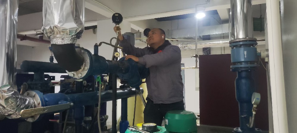 開盛供熱公司啟動換熱站注水打壓檢測工作